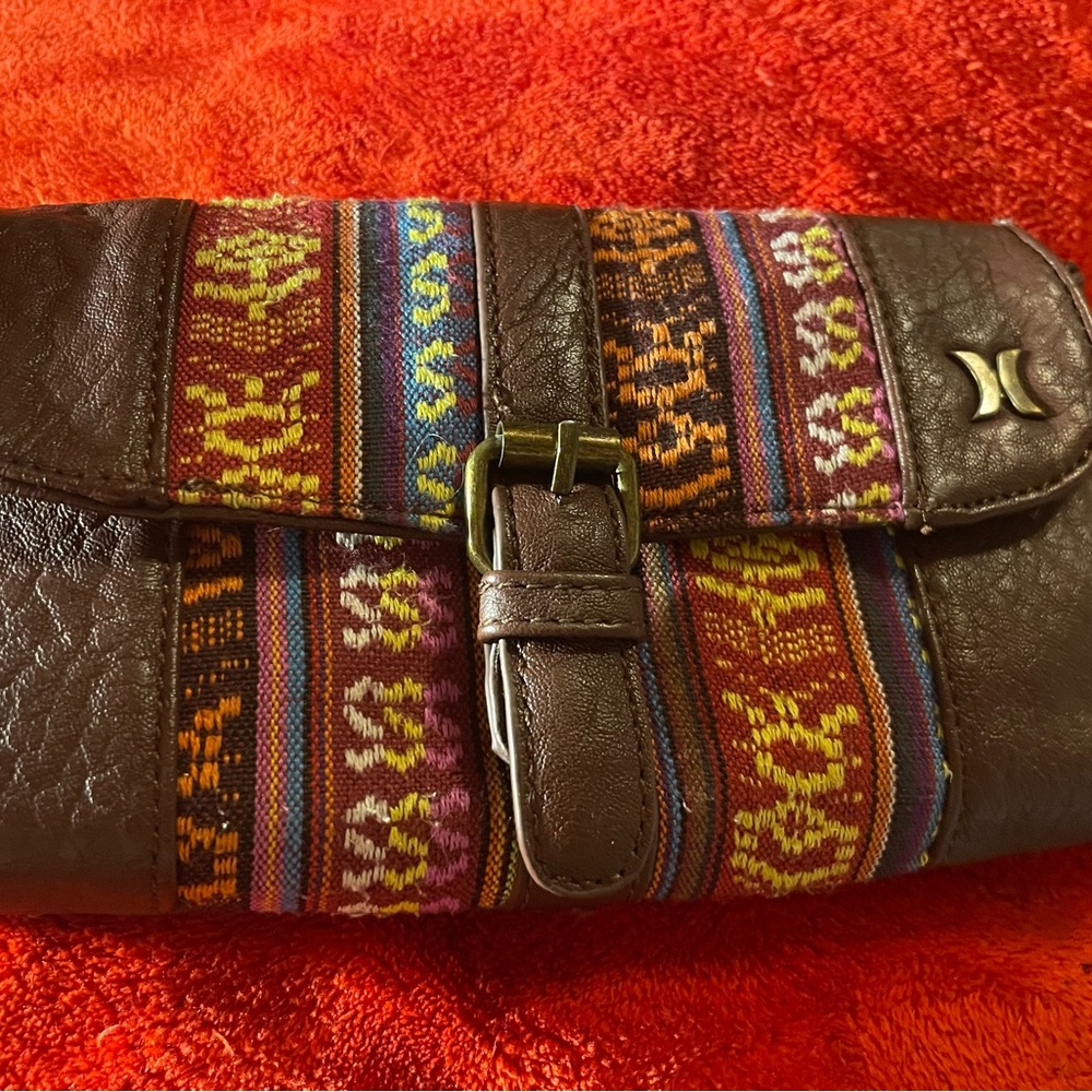 hurley clutch/wallet